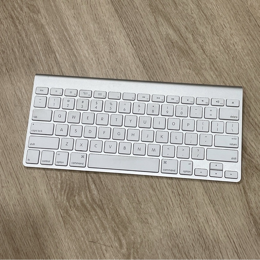 Apple Wireless Keyboard 2009